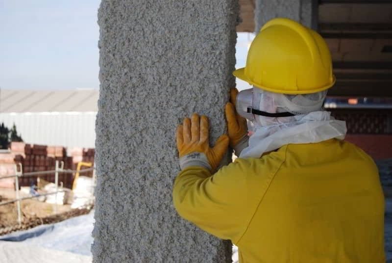 Control de espesor de la vermiculita proyectada sobre un pilar en obra